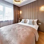 Wyjatkowy Taupe Apartament W Centrum Lodzi