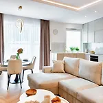 Wyjatkowy Taupe Apartament W Centrum Lodzi